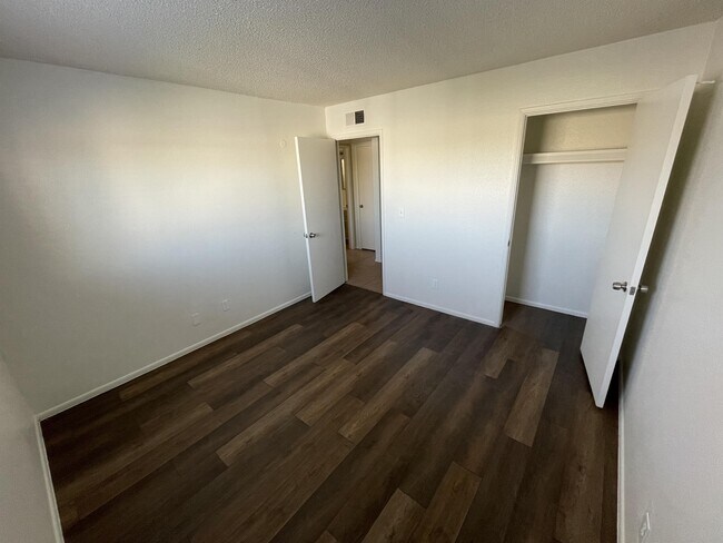 Foto del edificio - 1520 W 5th St