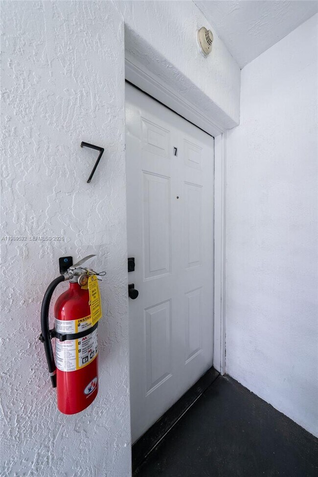 Foto del edificio - 3417 NW 22nd Ave