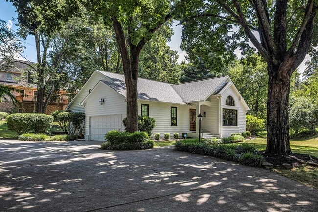 Building Photo - 6604 Westland Dr