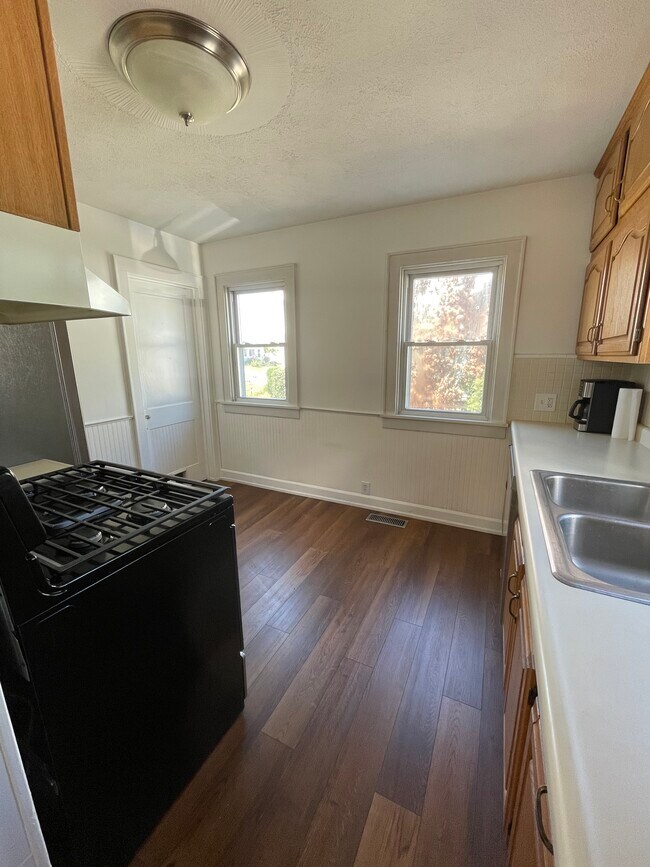 Foto del edificio - 2524 Oakwood Ave