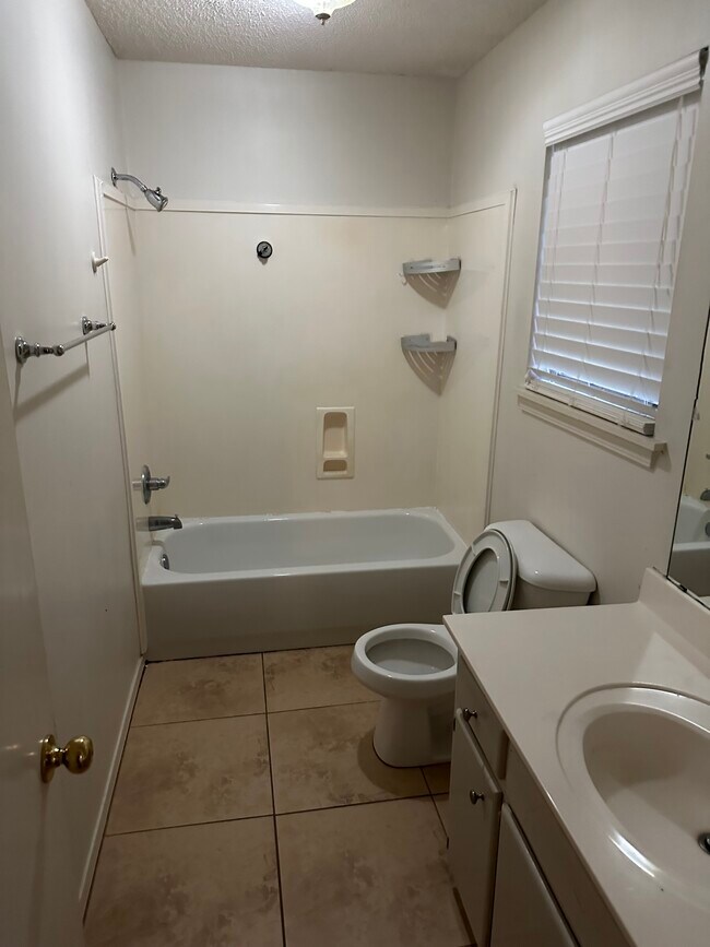 691 Ridgewood Dr, Daphne, AL 36526 House Rental in Daphne, AL