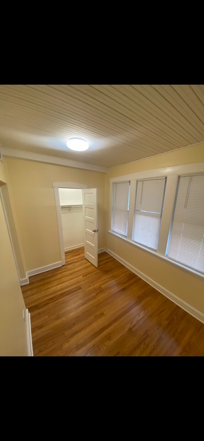 Building Photo - 4512 N Kasson Ave