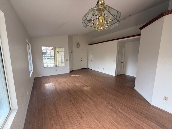 Building Photo - 3 Bed 2 Bath San Jacinto