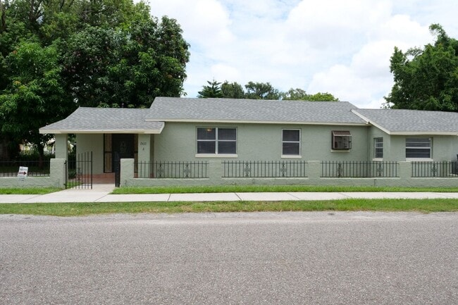 3 bedroom 2 bath, corner lot - 3 bedroom 2 bath, corner lot House