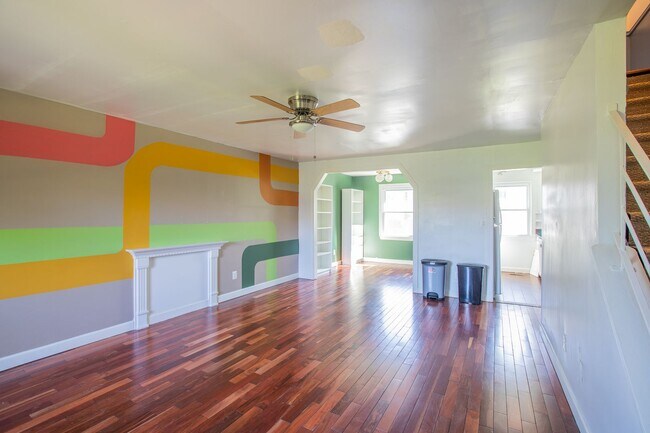 Building Photo - Charming 2 BR/3 BA Townhome in Kettering!