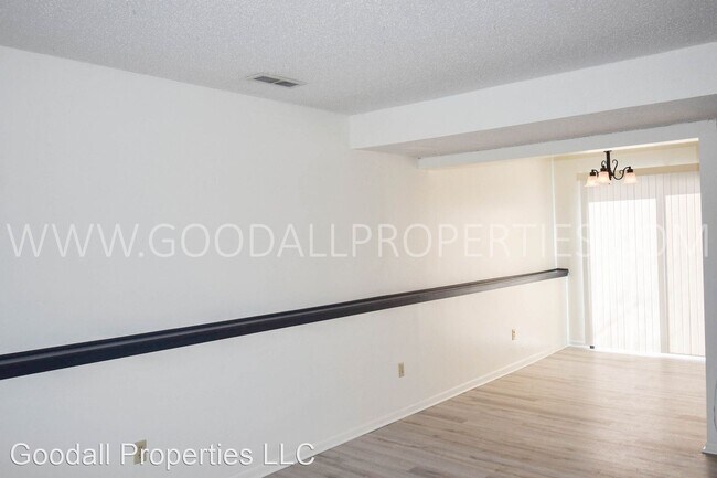 Building Photo - 2 br, 1 bath House - 6004 Townsend Ave