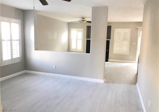 Foto del edificio - 6473 Blue Iris Ct