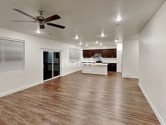 Foto del edificio - 193 N Dry Crk Rd