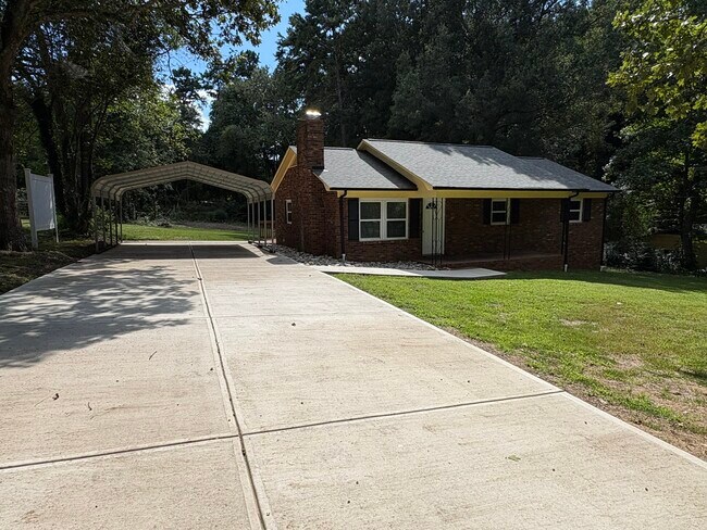 Foto del edificio - 1360 Springdale Park Rd