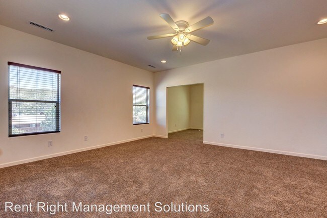 Building Photo - 340 Robinson Dr