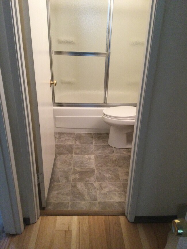Bathroom - 4248 SE 15th Ave