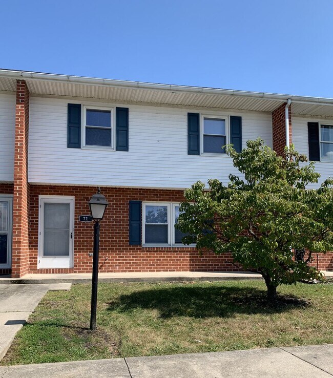 Building Photo - CONTRACT PENDING!!Spacious 2-story, 3 bed/...