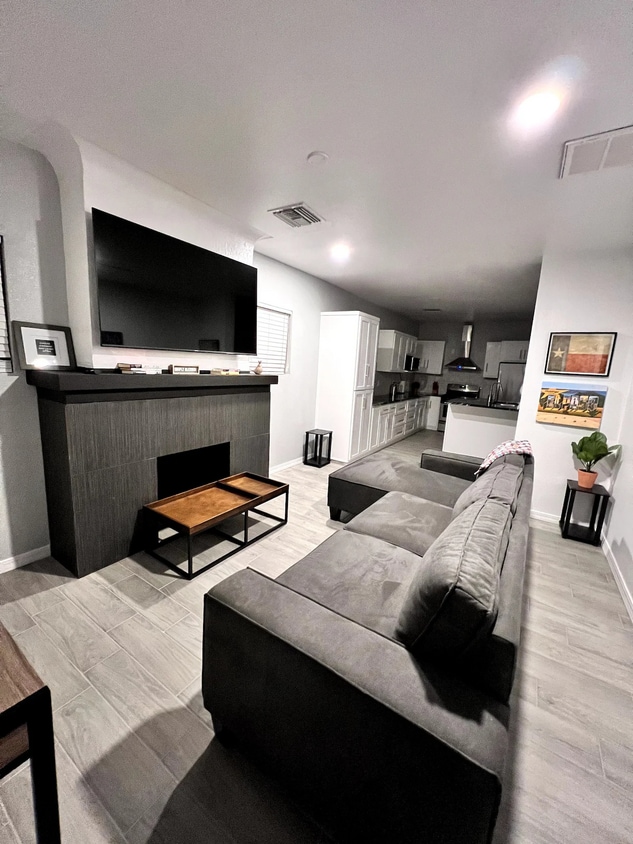 Sala de estar - 3029 E Missouri Ave