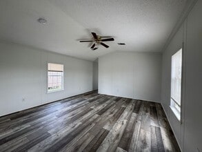 Building Photo - 16206 Wood Dr