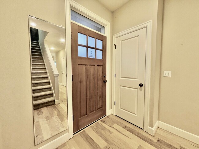 Foto del edificio - Fantastic 3 bedroom, 2 1/2 Bathroom Townhouse with Energy STAR Efficient Ratings in A Great Locat...