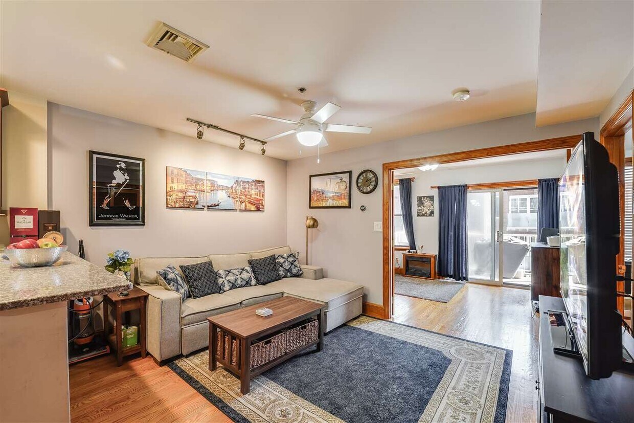 Foto principal - 121 Willow Ave