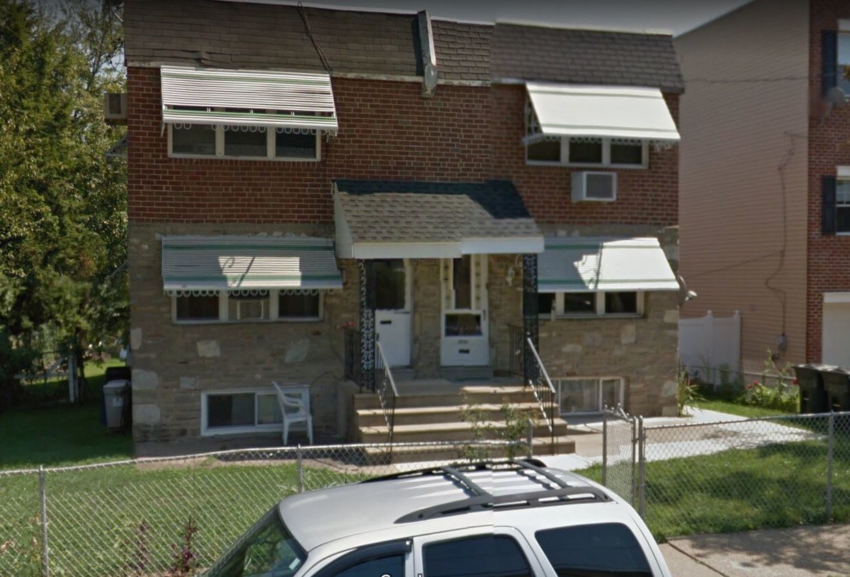Outside - 9533 Evans St