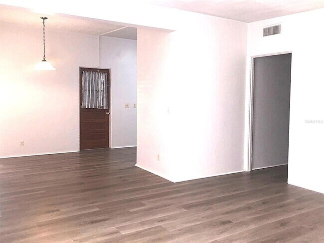 Foto del edificio - 905 Cherokee Cir