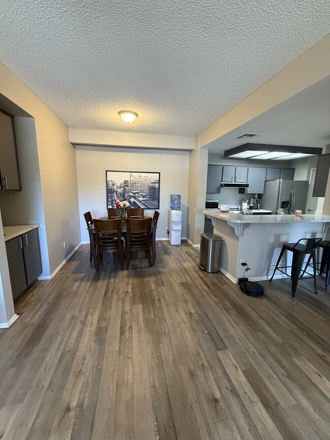 Dining area - 2035 S Elm St