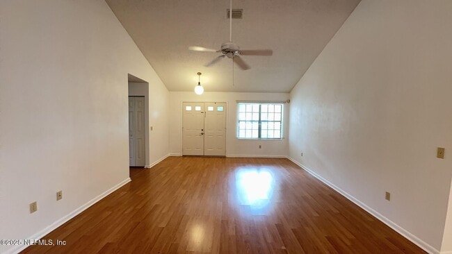 Foto del edificio - 18 Warren Pl