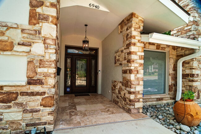 Photo - 6940 Brookshire Dr House