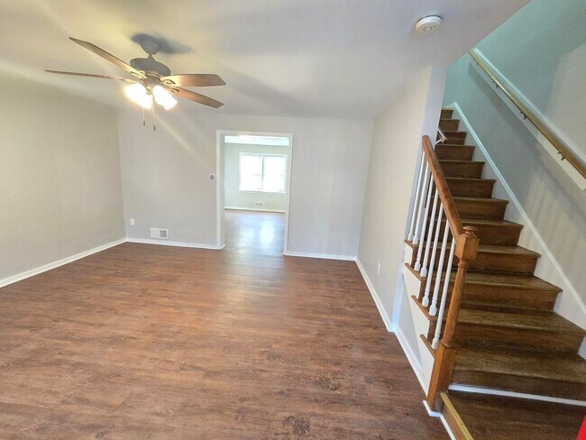 Building Photo - Beautiful 3 Bedroom 2 Bathroom Home