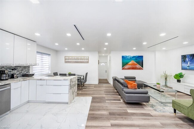 Building Photo - 5 br, 2 bath House - 651 NW 52nd St