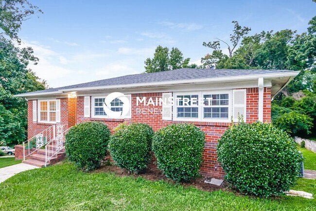 Foto del edificio - 5 Bedroom Pet-Friendly Home in Tarrant, AL with Main Street Renewal