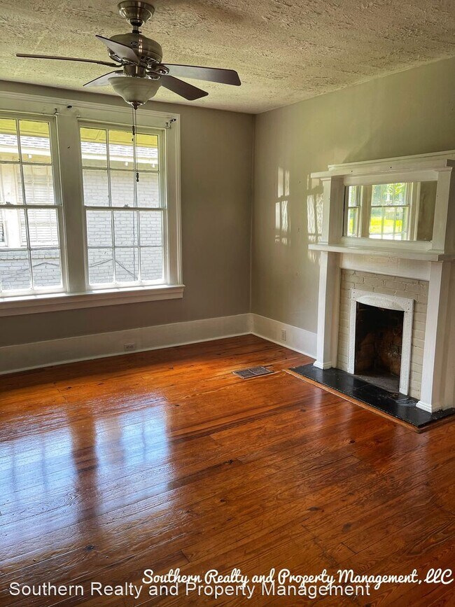 Building Photo - 3 br, 1 bath House - 1911 Capitol Avenue