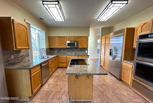 Building Photo - 1685 Southview Dr