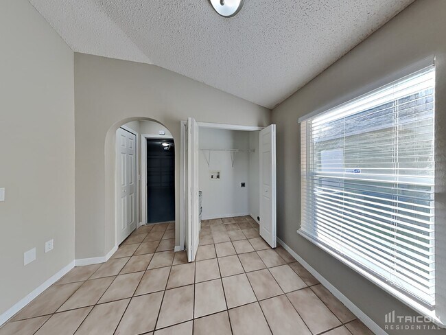 Foto del edificio - 3805 Stonefield Dr