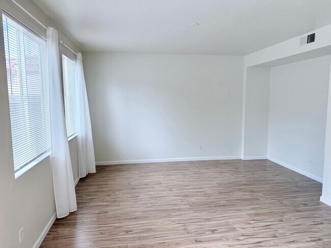 Foto del edificio - 4931 Winamac Dr