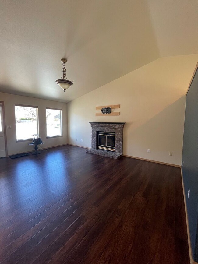 Foto del edificio - Now renting 3 bedroom House