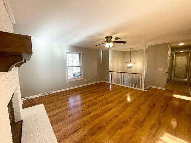 Foto del edificio - 328 Wellington Way