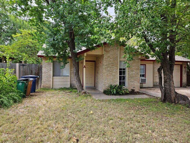 Foto del edificio - 2 bed/1 bath duplex with flex room- 2 WEEK...