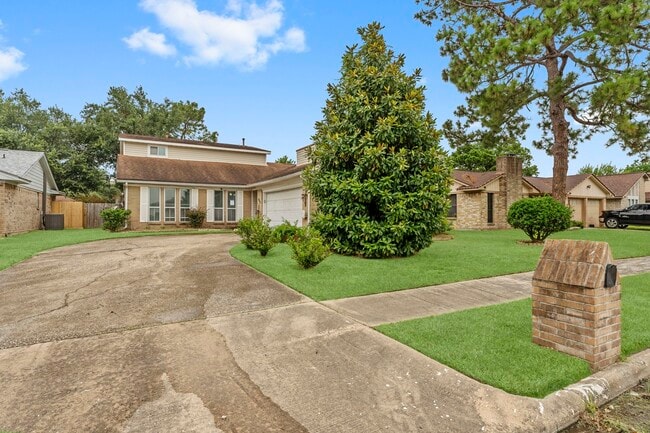 Foto del edificio - 606 Pinebrook Ln