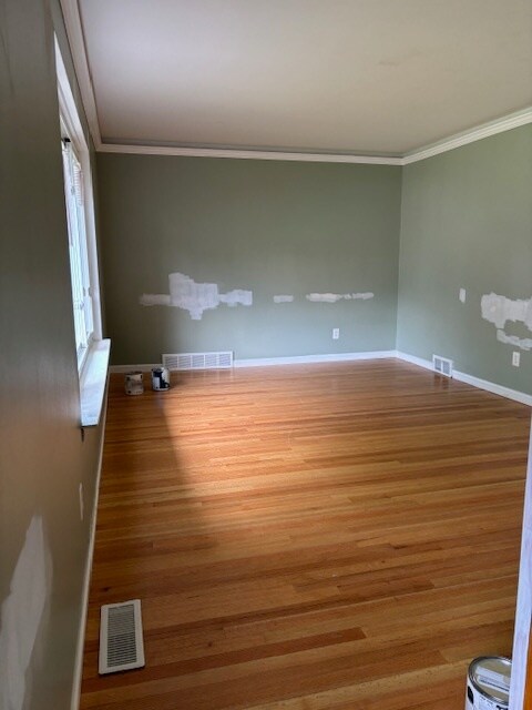 Livingroom - 707 Riverbank St
