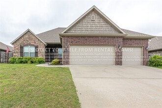 Building Photo - 2912 W Featherock Way