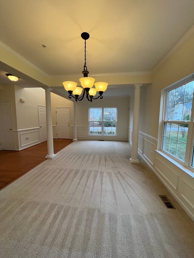 Foto del edificio - 45593 Pleasant Mill Dr