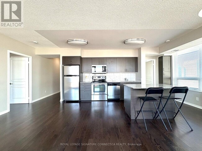 Building Photo - 2230 Lake Shore Blvd W