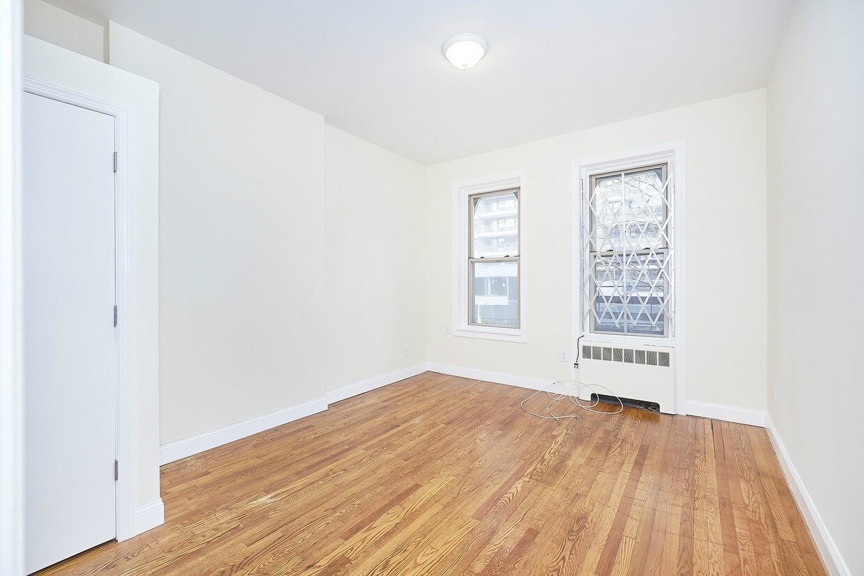 Primary Photo - 724 Amsterdam Ave