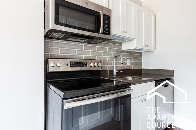 Foto del edificio - 817 W Lakeside Pl