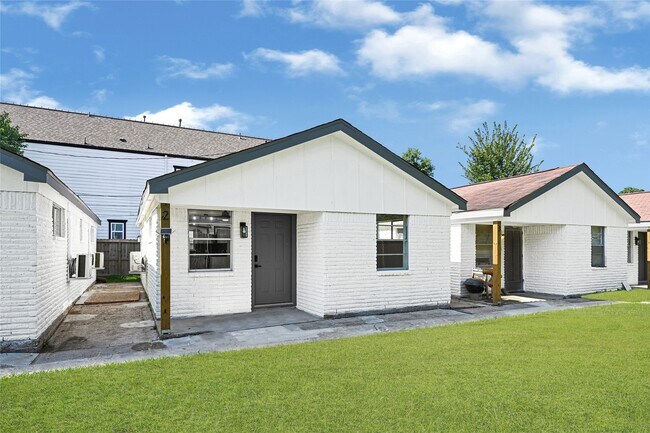 Foto del edificio - 8701 Bertwood St