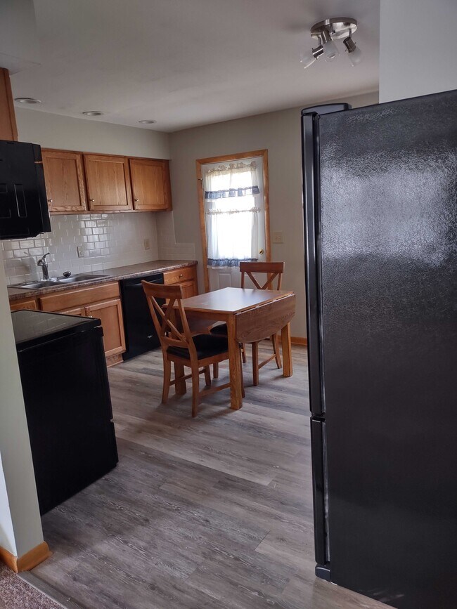 Kitchen - 2215 Northtowne Dr