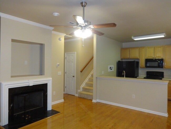 Building Photo - 402 Cliffview Ct