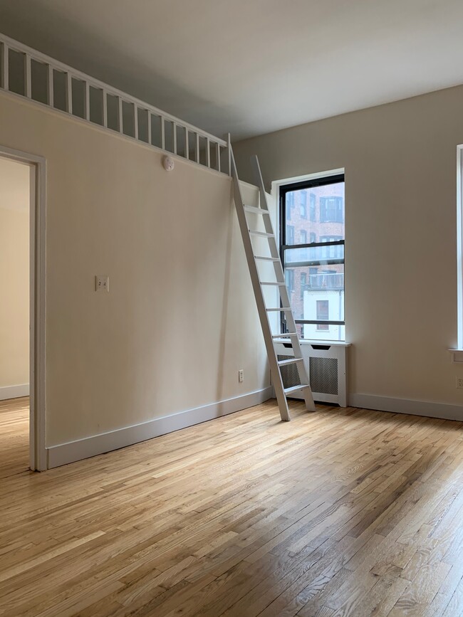 Building Photo - 116 W 73rd St