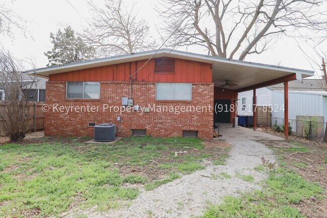 Building Photo - LOCATION LOCATION LOCATION!! Brookside Gem Available Immediately!