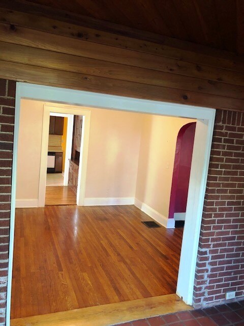Dining room - 829 Courtenay Dr NE