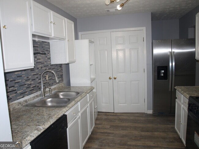 Building Photo - 3756 Rock Hollow Ct