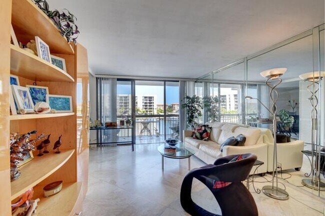 Foto del edificio - 2687 N Ocean Blvd